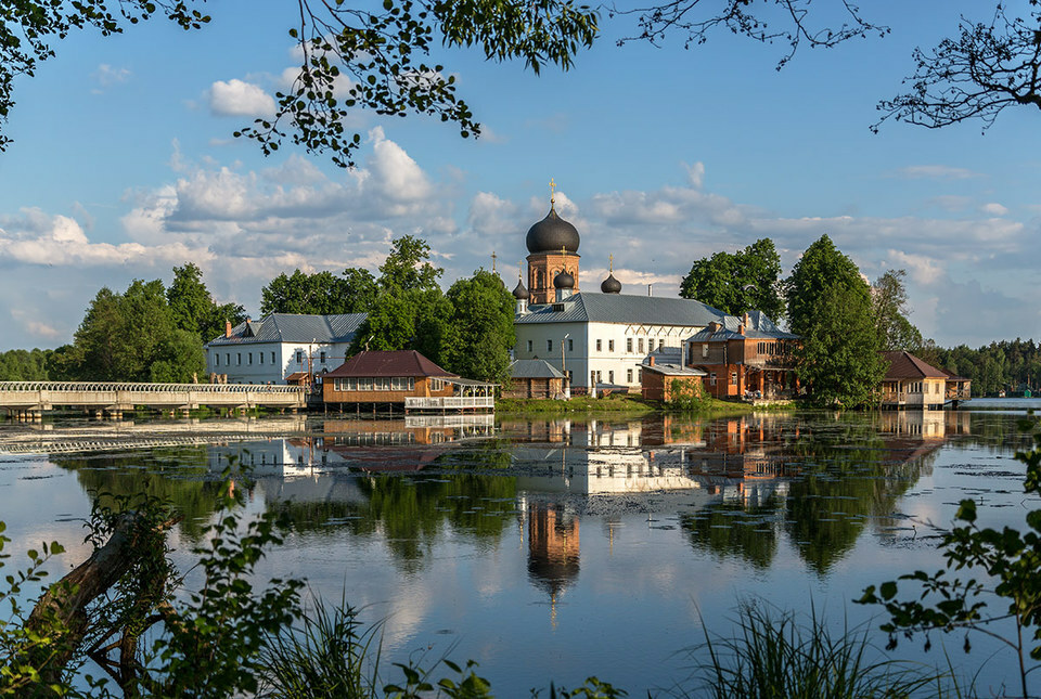 <span style="font-weight: bold;">Николо-Берлюковская пустынь. Стромынь. Филипповское. Введенская Островная пустынь. Источник</span>.